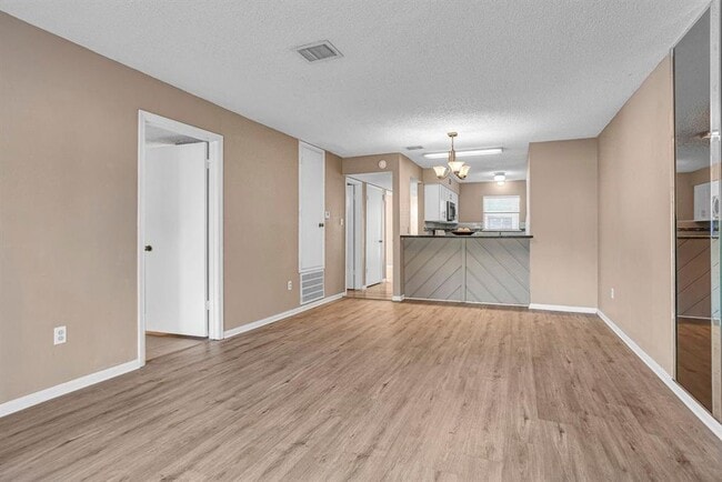 Building Photo - 104 Lakeview Terrace