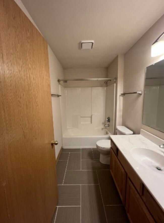 Building Photo - 18275 Brookfield Lake Dr