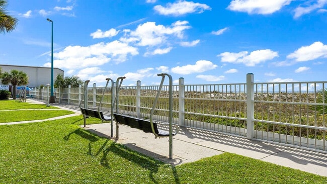 Building Photo - 8743 Thomas Dr