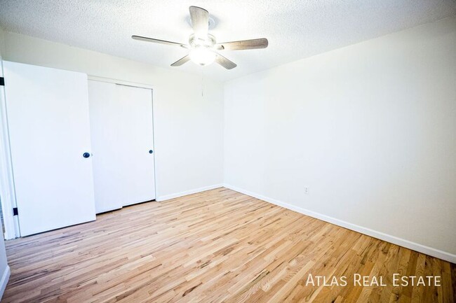 Building Photo - NEWLY RENOVATED - Beautiful 2bed, 1bath in...