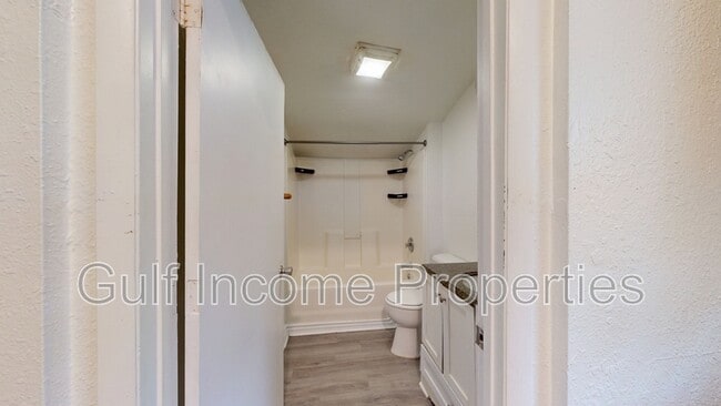 Building Photo - 1510 10th St W