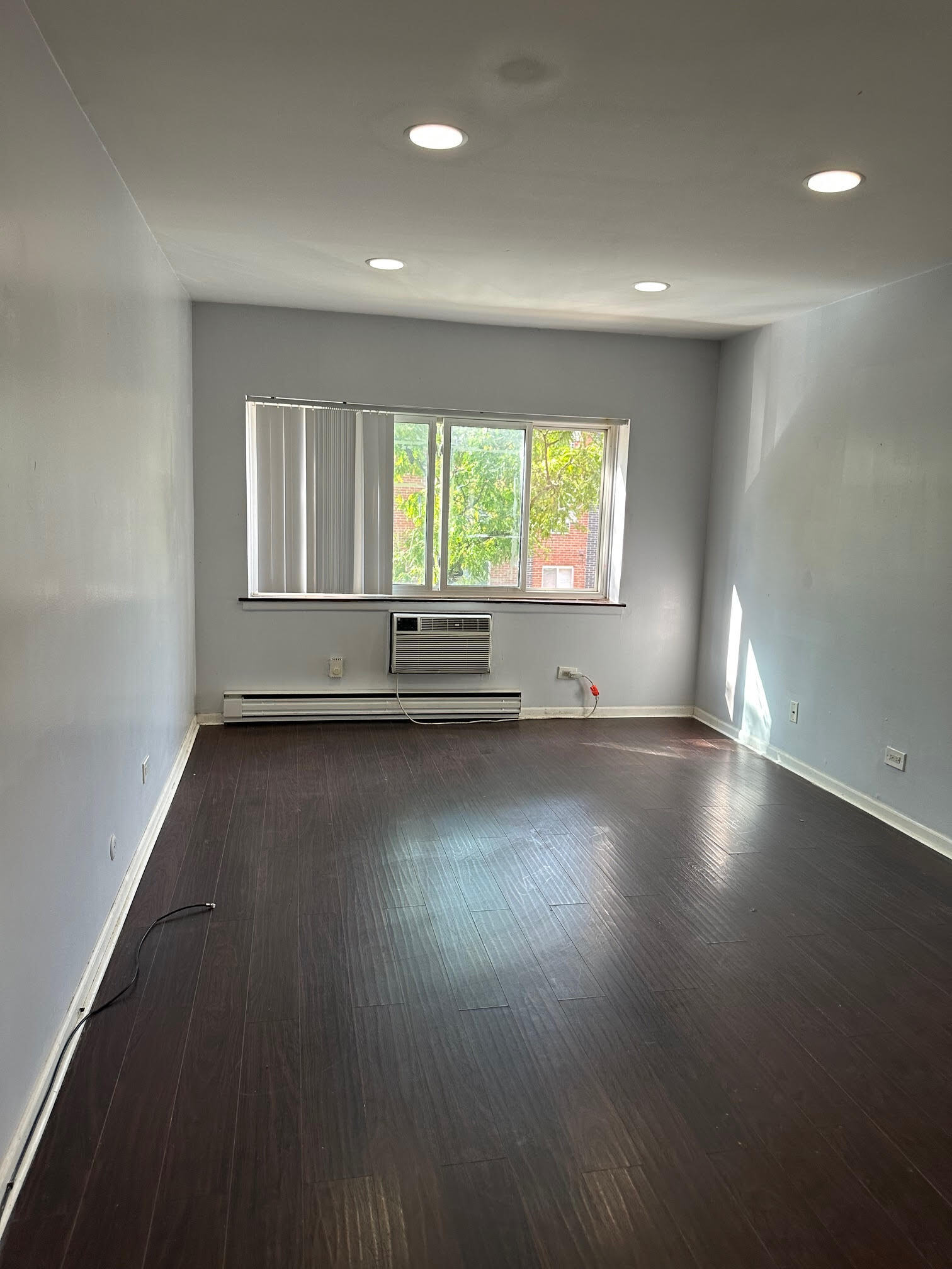 Building Photo - 3825 N Pine Grove Ave