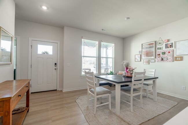 Building Photo - Immaculate 4-bedroom 3.5 bath Home in Fayetteville! Pre-Leasing for Fall Semester!