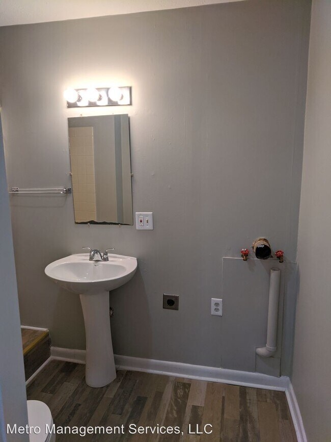 Building Photo - 2 br, 1 bath House - 741 Vine St