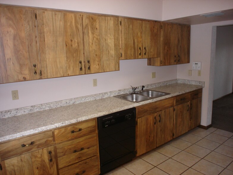 Kitchen (2) - 16 Lakewood Park