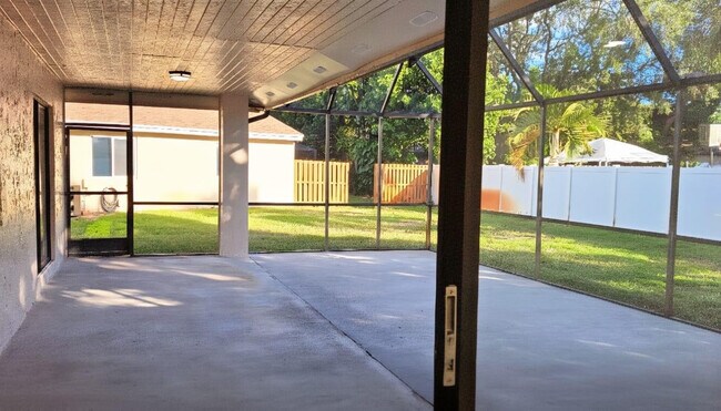 Building Photo - 11516 SW 54th St