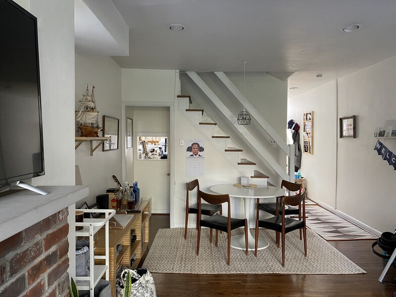 Dining area - 2201 Naudain St