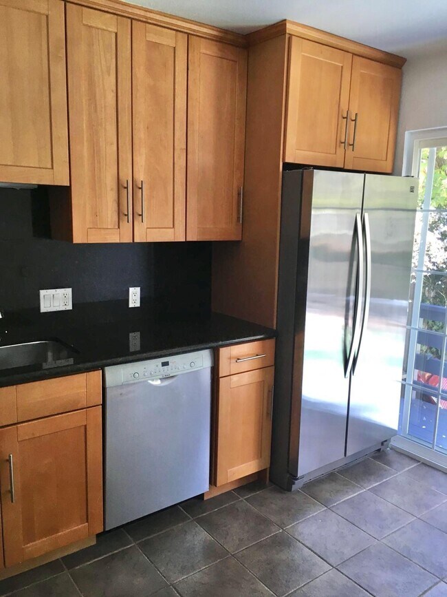 Building Photo - 724 Grand View Ave