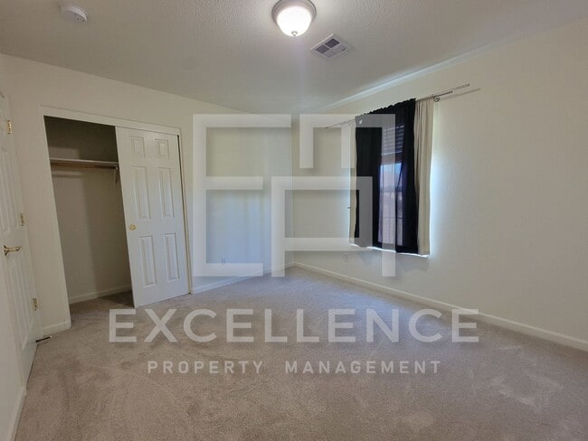 Building Photo - Spacious 3/2.5 Located In Communication Hills, With Two 1 Car Garages, W/D & Large Master Retreat