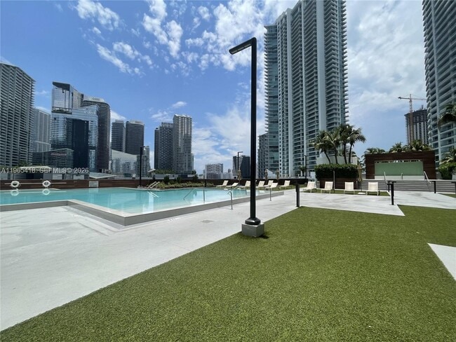 Building Photo - 350 S Miami Ave