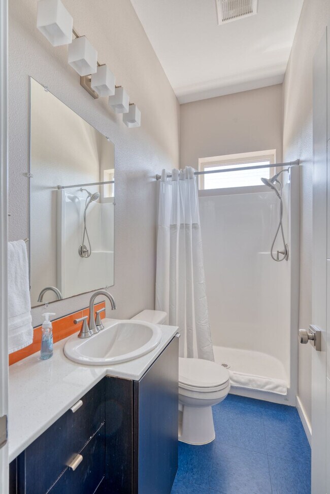 Building Photo - 1428 SE 19th Ave