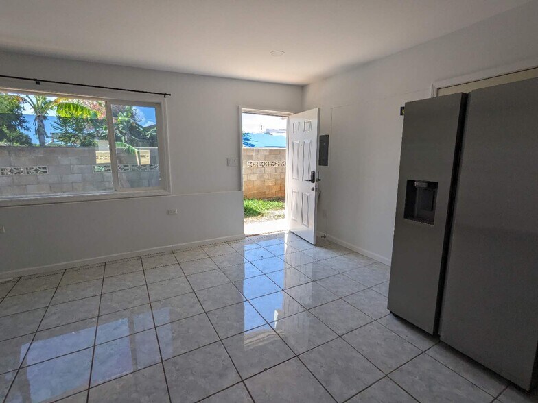 Entrance - 99-741 Hulumanu St