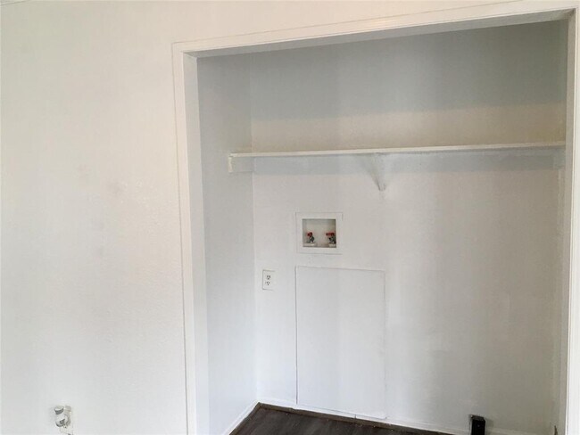 Building Photo - 11811 Greensbrook Forest Dr