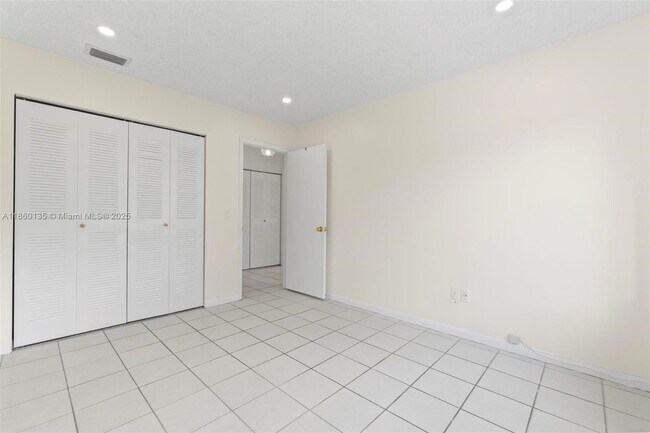 Building Photo - 11044 SW 128th Ct