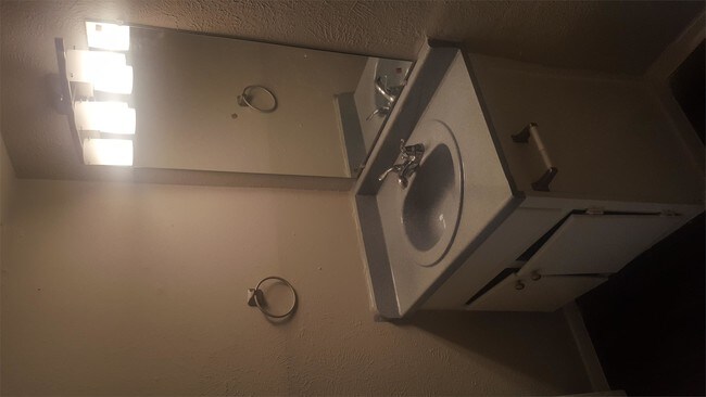 Building Photo - 711 N Ewing Ave