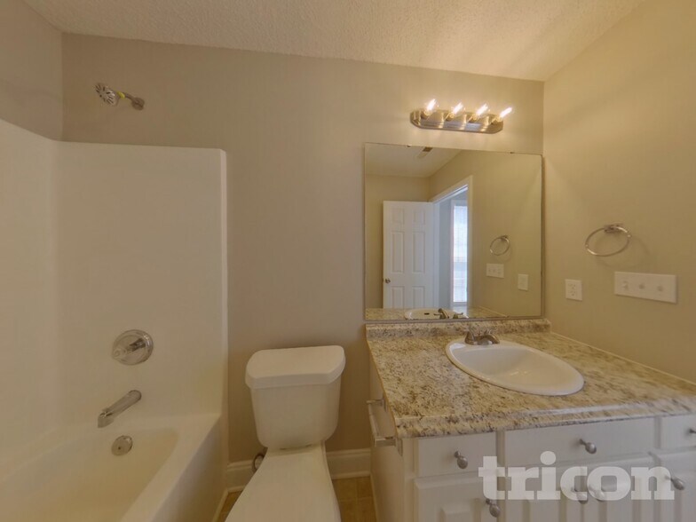 Building Photo - 323 Dexter Pl