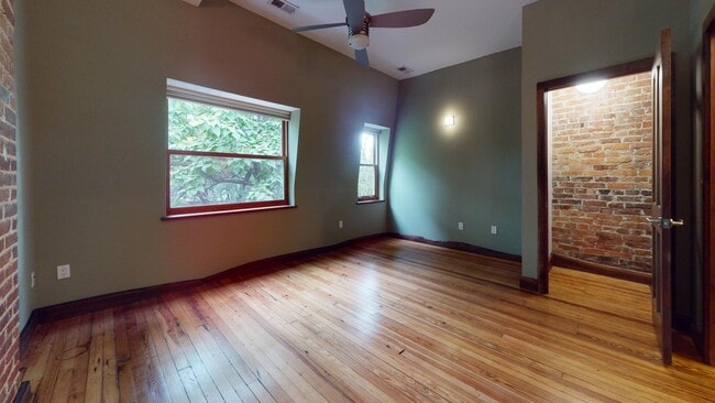 Building Photo - 1834 Ingleside Terrace NW