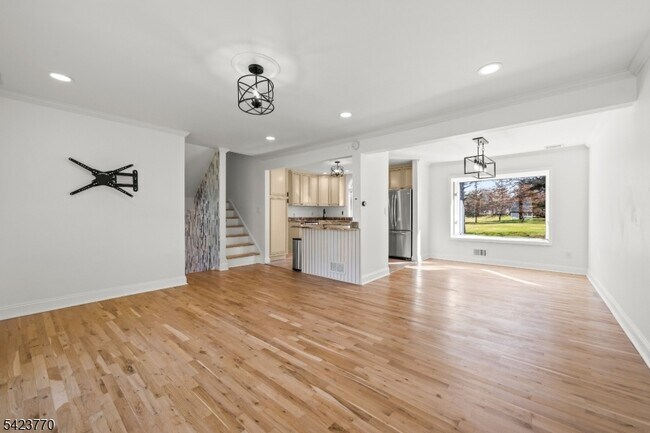 Building Photo - 27 Meadowview Rd