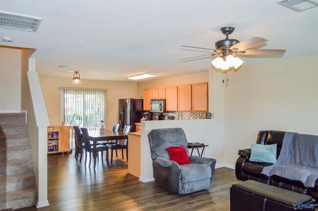 Building Photo - 3284 Castlecreek Dr