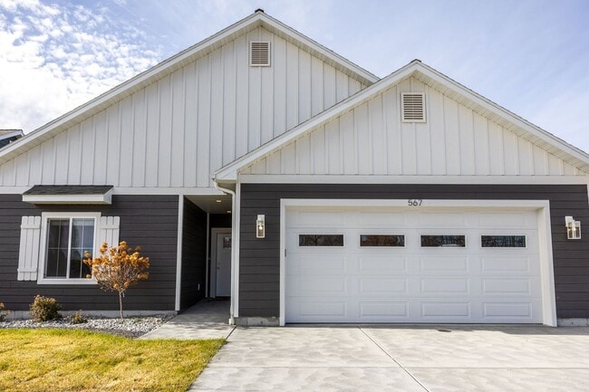 Building Photo - HOLY MOLY CHECK OUT THIS BEAUTIFUL 3 BED 2 BATH HOME IN RIGBY