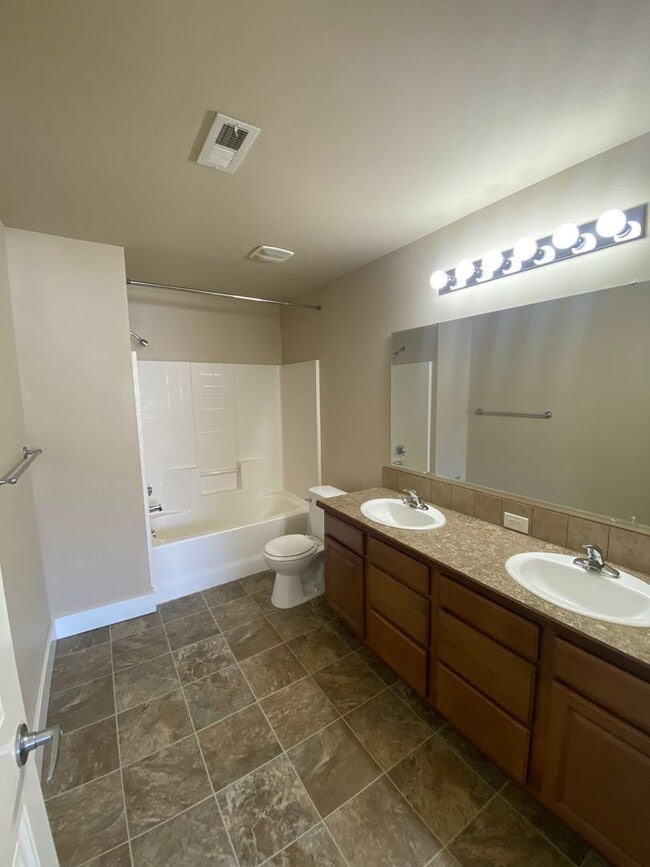 Building Photo - 9993 W Rosecroft Ct