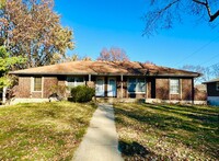 Building Photo - {1809} Spacious Duplex in Great Blue Sprin...