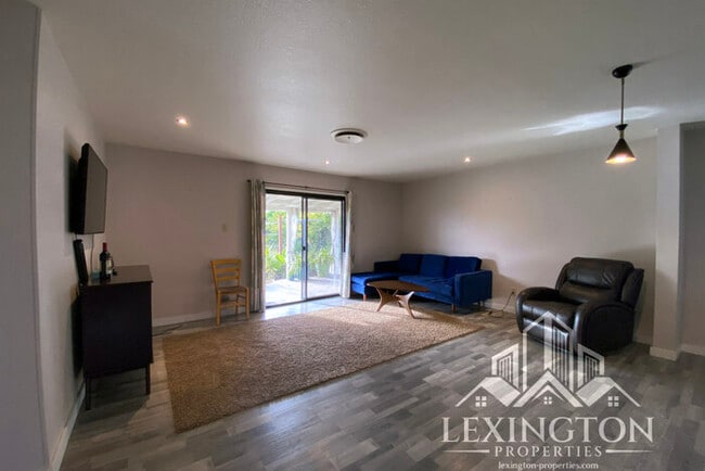 Building Photo - Beautiful, 3BD/2BA, Home available in Sacramento off Madison Ave. and Auburn Blvd.