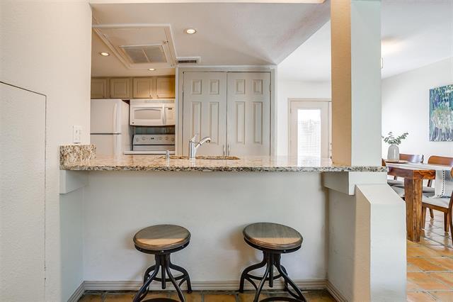 Building Photo - 2710 Douglas Ave