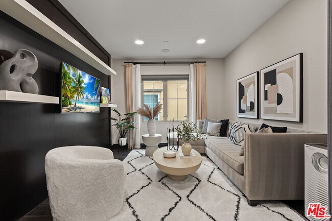 Building Photo - 55 suede