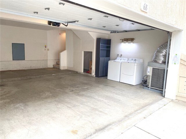 Building Photo - 2300 Maple Ave
