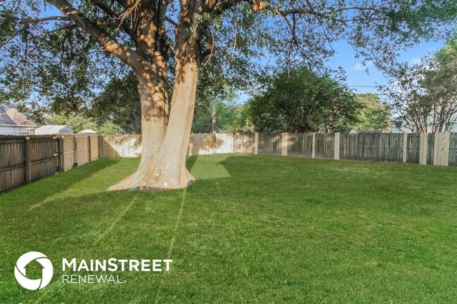 Building Photo - 2563 Country Trail Dr