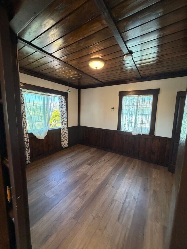 Building Photo - 2329 Scenic Ave