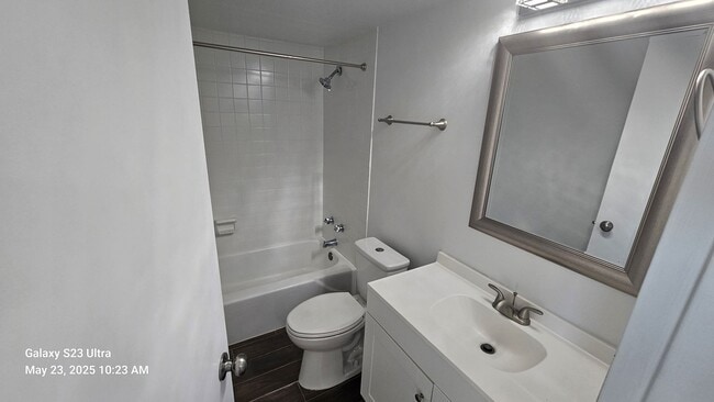 Building Photo - Beautiful Views Direct Ocean Front Condo