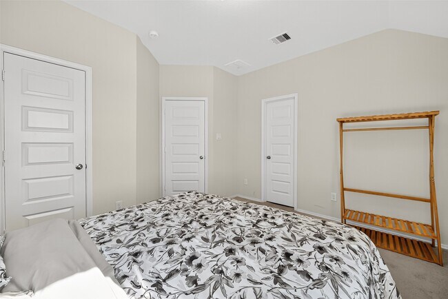 Building Photo - 1601 Darwin Cedar Dr