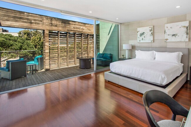 Building Photo - Experience La Jolla Living: Contemporary 3...