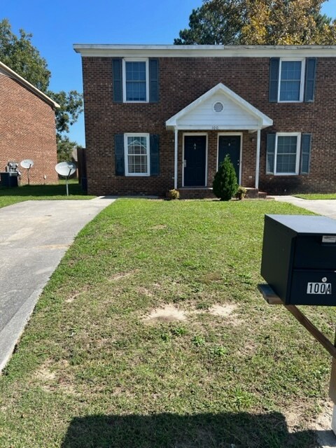 front - 100 Shiloh Dr