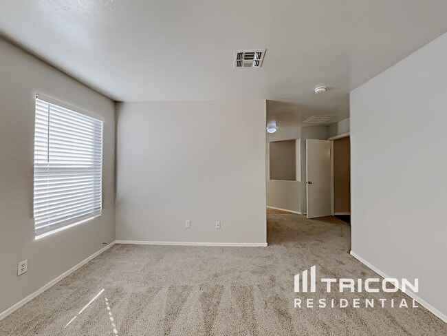 Building Photo - 43714 Cale Dr