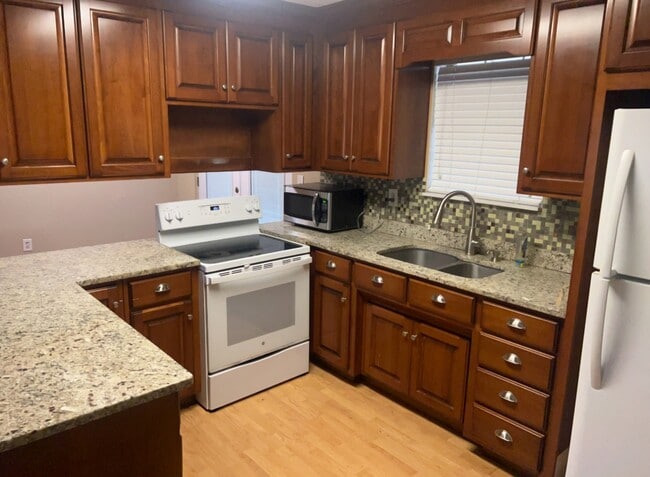 Building Photo - 1802 Marion Dr