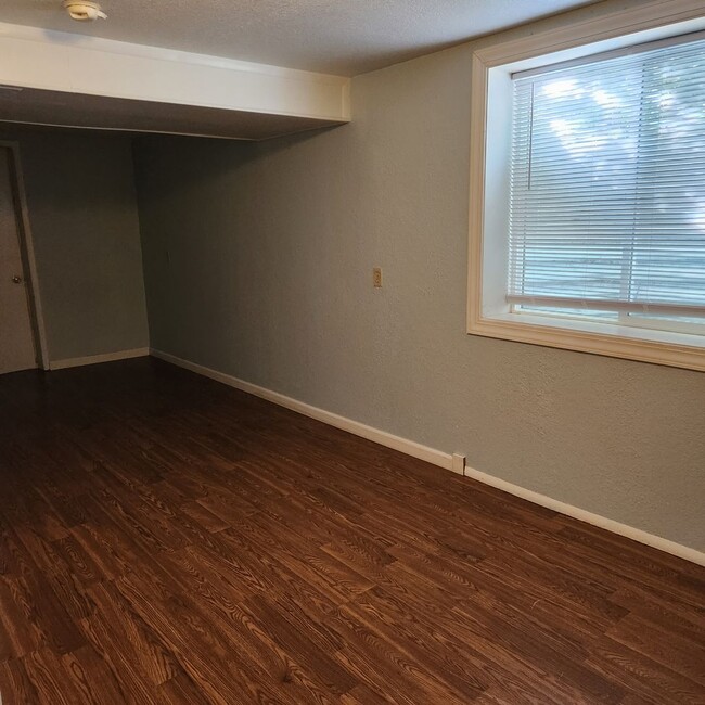 Building Photo - 4 Bed | 2 Bath House in the lower Rattlesnake