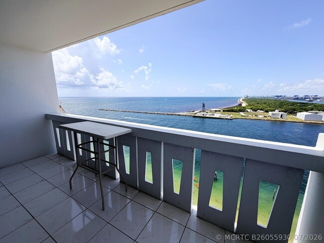 Building Photo - 2100 S Ocean Dr