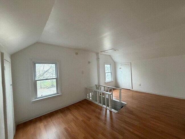 Building Photo - 405 New St