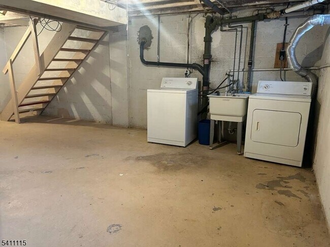 Building Photo - 36 Kate Ln