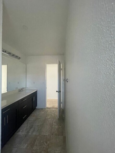 Building Photo - 24255 Lilac Ln