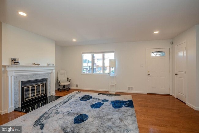 Building Photo - 5 Balamor Ln