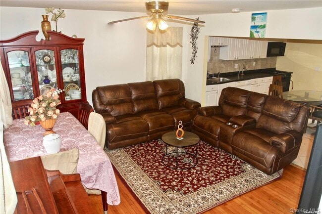 Building Photo - 117 Blydenburgh Ave