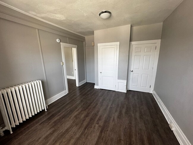 Building Photo - Newly Remodeled Two Bedroom Apartment in Squirrel Hill