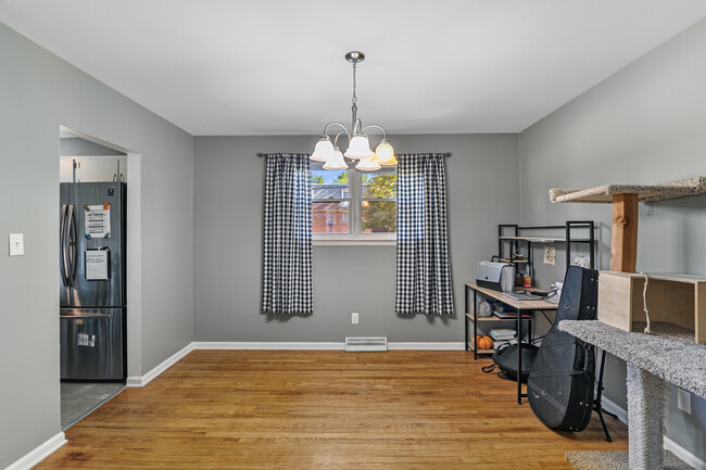 Building Photo - 324 Mimosa Ave