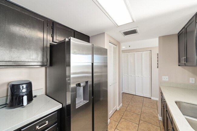 Building Photo - Seagle Building 7C