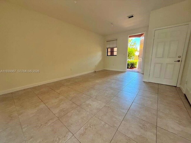 Building Photo - 320 SE 37th Ter