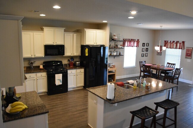 Building Photo - 192 Windchime Way